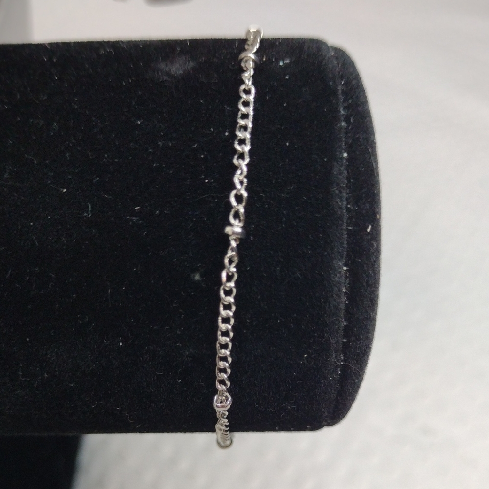 🦋 Silver Chain Knot Bracelet